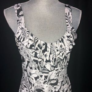 White House/Black Market dressy tank size M